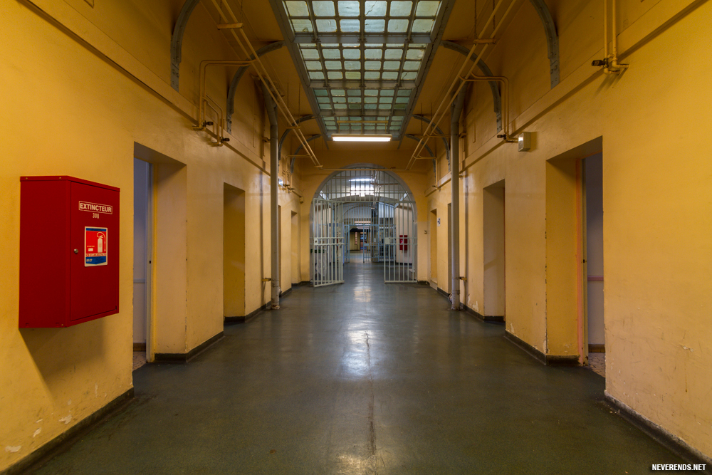 Couloir menant à la partie haute de la prison