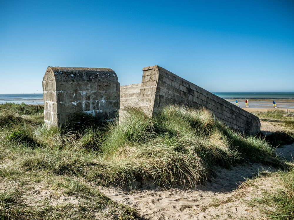 Résultat de recherche d'images pour "un blockhaus normandie"