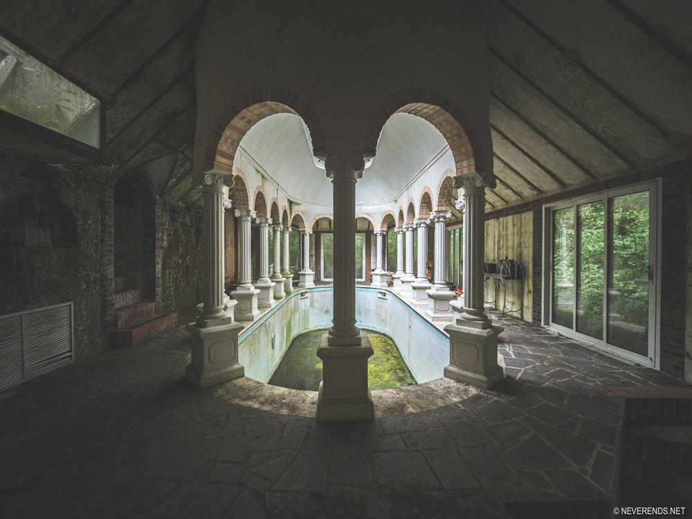 piscine aux colonnes urbex