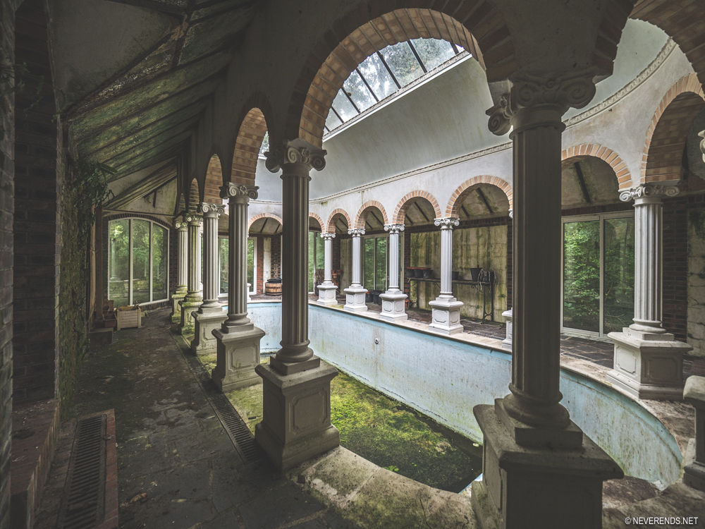 piscine aux colonnes urbex